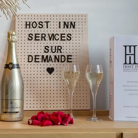 Host - Coeur Vieux & *